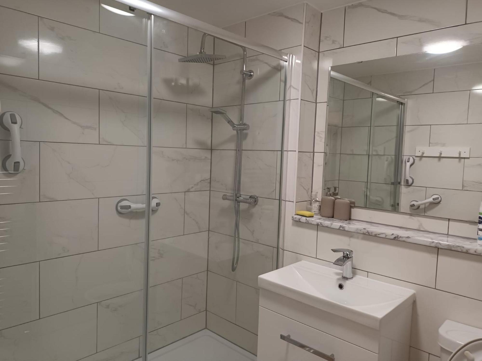 Spacious Elegant 2-Br Apartment In Aberdeen City Centre Exterior foto